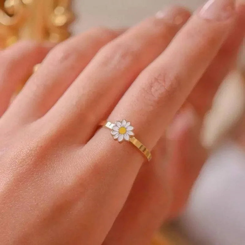 Delicate Daisy Ring (7 Designs)