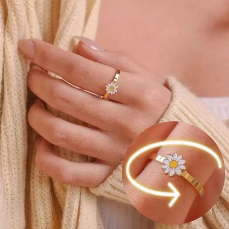 Delicate Daisy Ring (7 Designs)